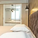 Deluxe Apartment Near The Bridge